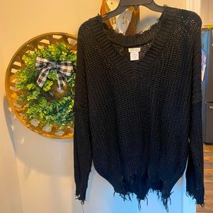 Distressed Black Sweater Size:M Good condition Smoke pet free
